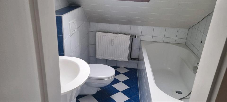 Dachgeschoßwohnung Kassel Philippinenhof-Warteberg - 3 Zimmer, 65 m&sup2;, 750&euro; | Angebot:25144560