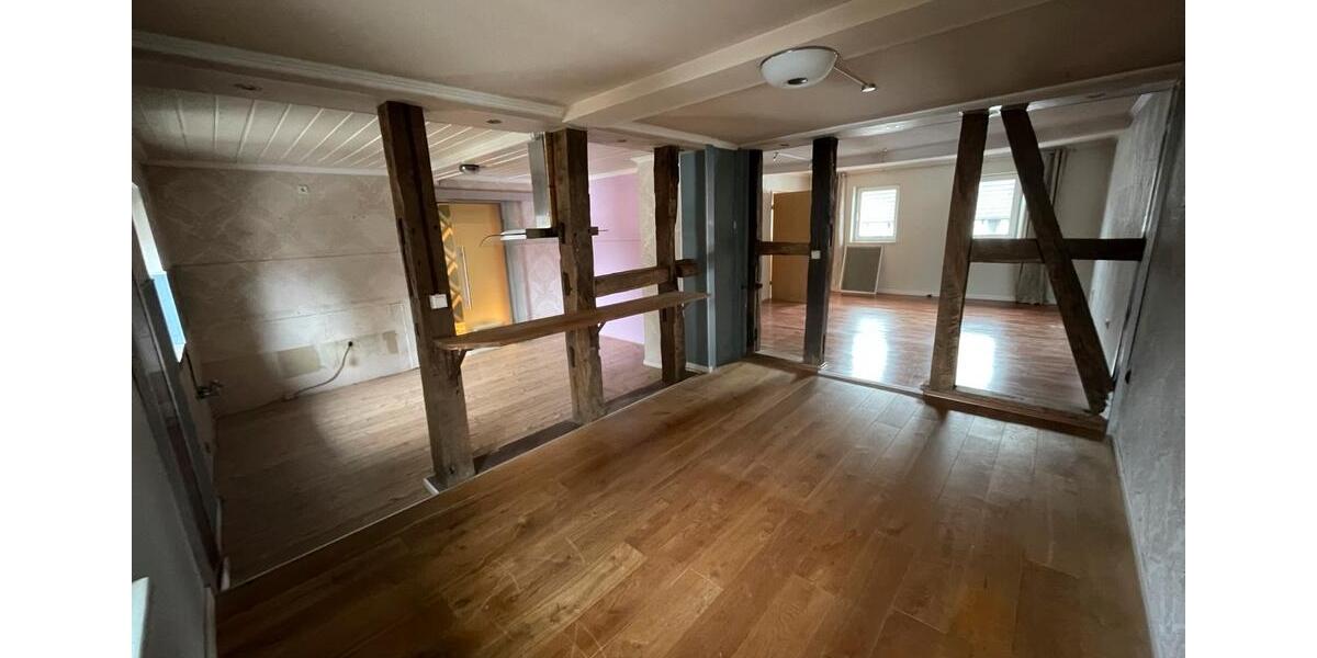 Etagenwohnung Calden - 9 Zimmer, 250 m&sup2;, 1.150&euro; | Angebot:24890915