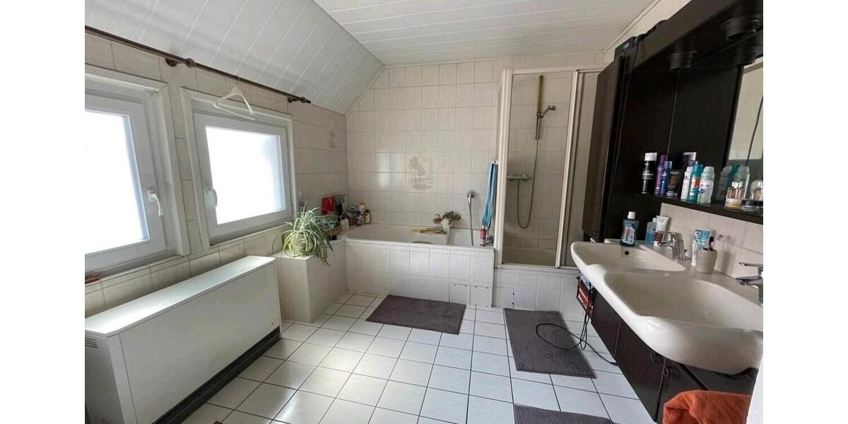 Einfamilienhaus Hofgeismar - 7 Zimmer, 216 m&sup2;, 119.000&euro; | Angebot:27108640