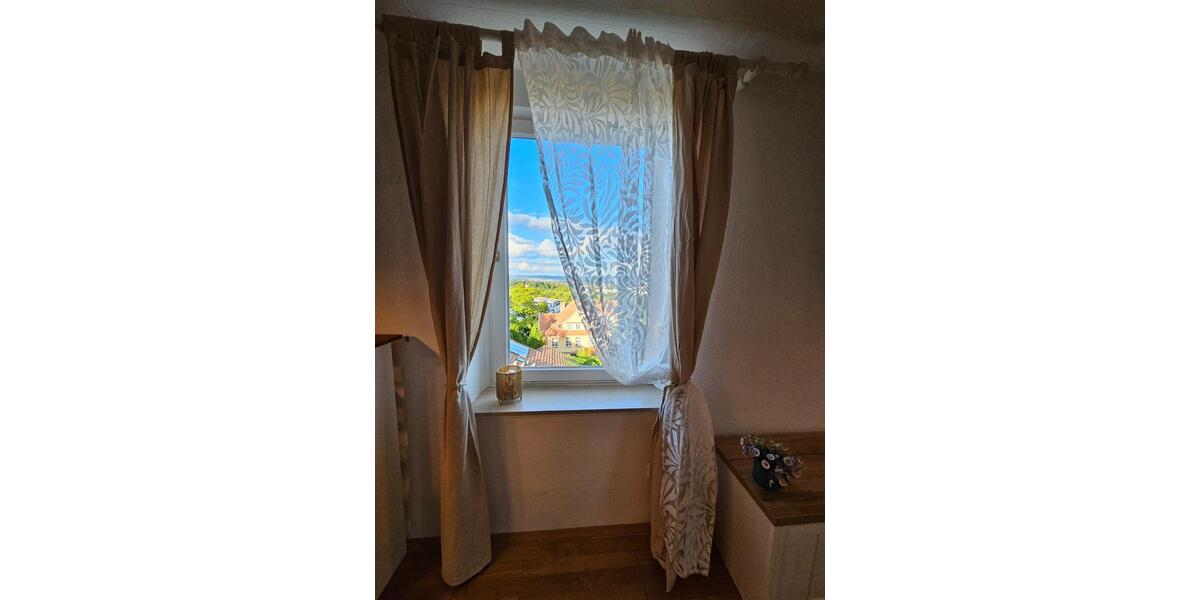 Möblierte 2,5 Zimmer-Dachgeschoss-Wohnung am Bergpark 2.5 zimmer