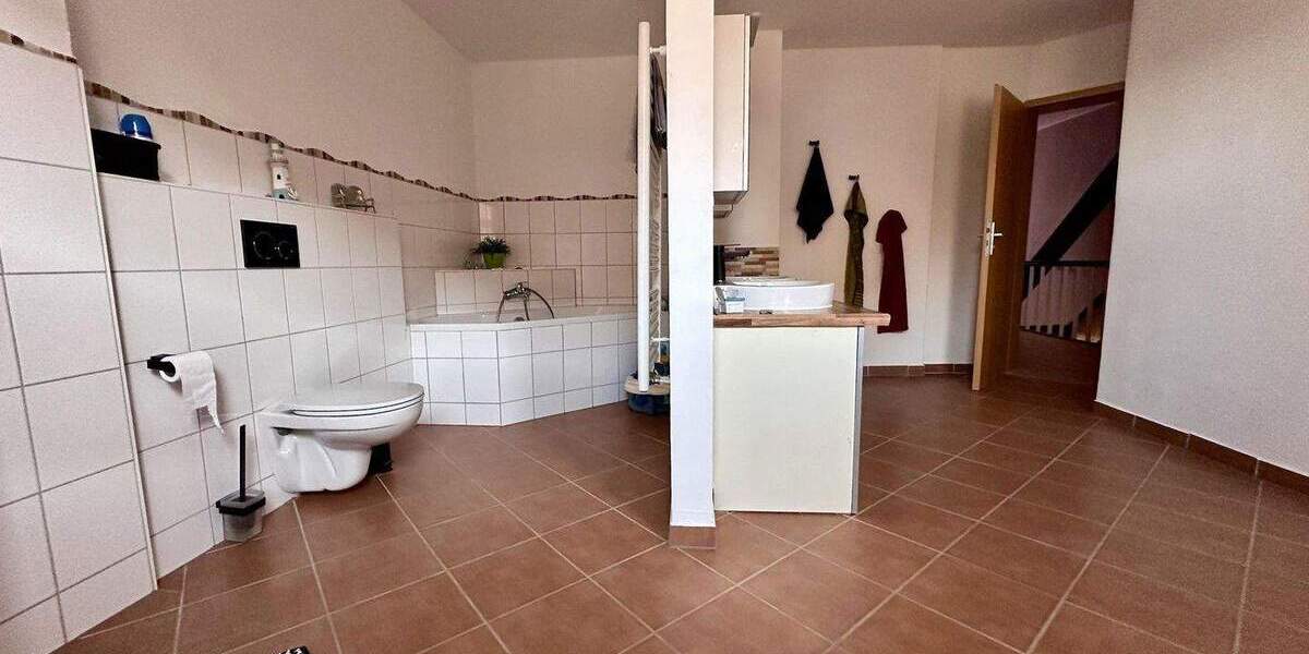 Einfamilienhaus Wolfhagen Istha - 7 Zimmer, 200 m&sup2;, 1.150&euro; | Angebot:25711112