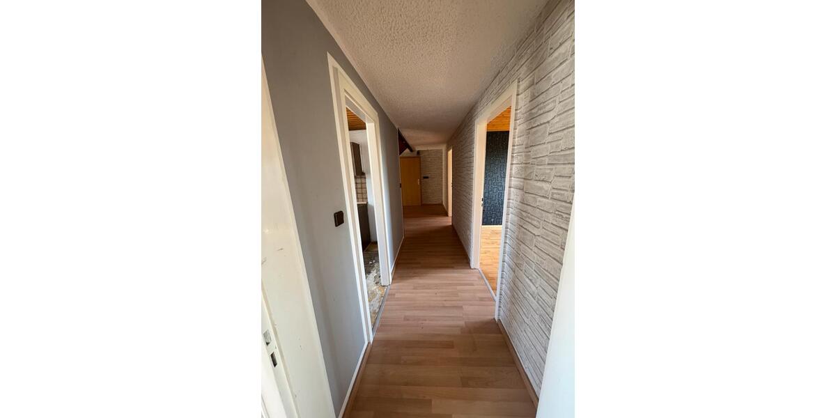 Dachgeschoßwohnung Edermünde - 4 Zimmer, 81 m&sup2;, 650&euro; | Angebot:26129450