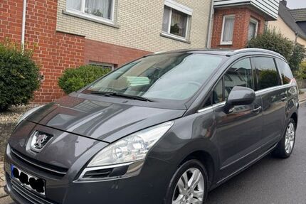Peugeot 5008 250.000 km 4.299 € Habichtswald 34317