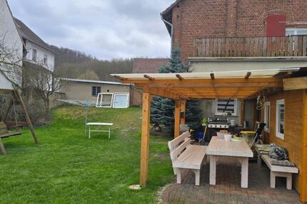 Mehrfamilienhaus mit 6 Wohneinheiten in Rhünda 20 zimmer