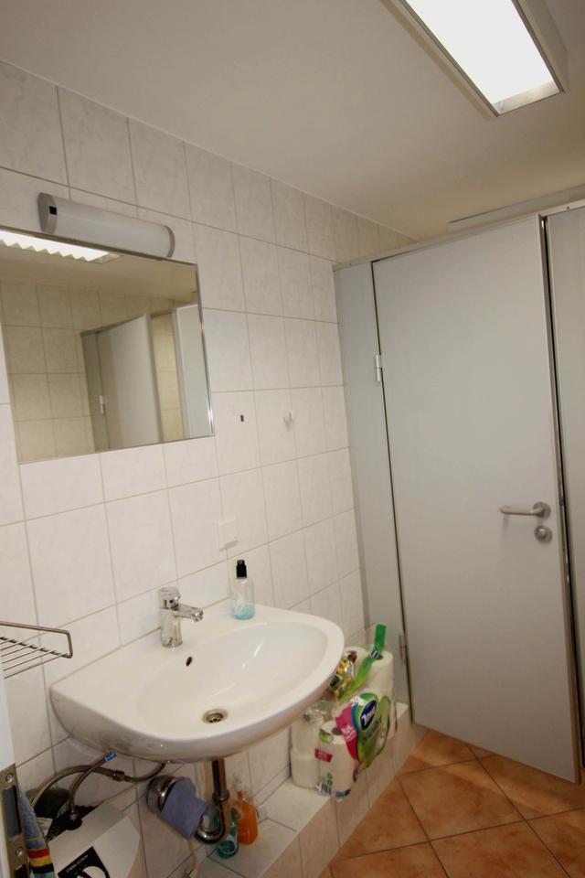 Gewerbeeinheit in Lohfelden zu vermieten