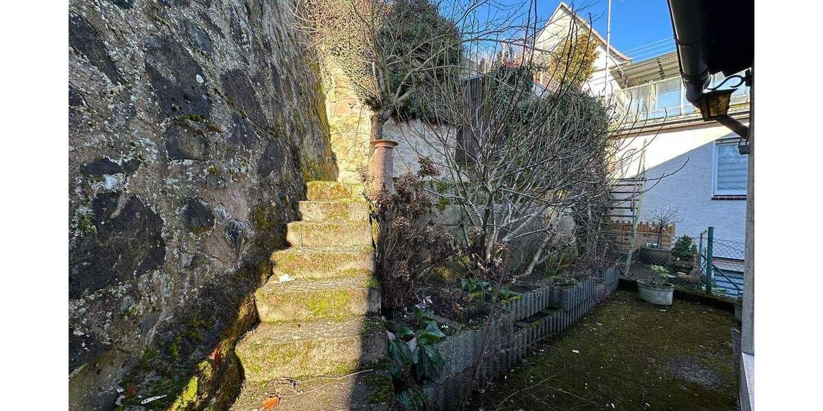 Einfamilienhaus Fritzlar - 6 Zimmer, 145 m&sup2;, 150.000&euro; | Angebot:25670489