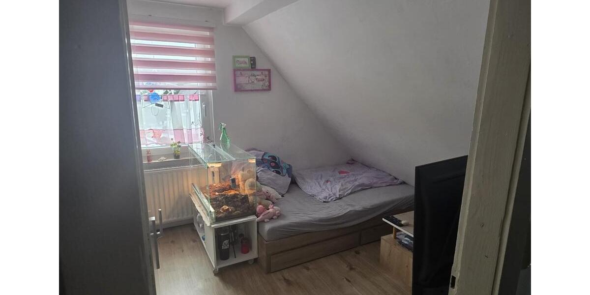 Dachgeschoßwohnung Helsa - 5 Zimmer, 102 m&sup2;, 650&euro; | Angebot:26121915