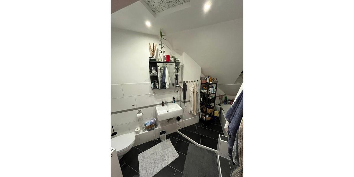 Dachgeschoßwohnung Kassel Vorderer Westen - 16 Zimmer, 280 m&sup2;, 800.000&euro; | Angebot:25907751