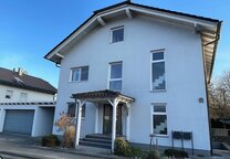 Modern energiesparendes Mehrfamilienhaus mit 4 Wohnungen und Garage zentral in Kassel-Niederzwehren
