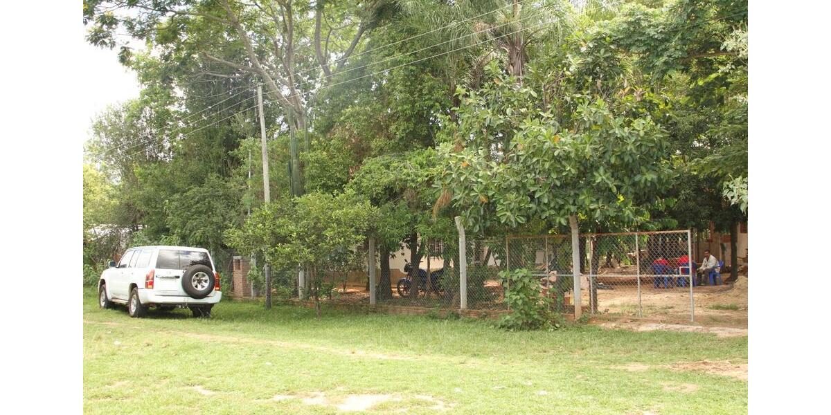 Paraguay, Mbocayaty (Guairá): Haus 3 Zimmer Küche Bad, viele Bäum 3 zimmer