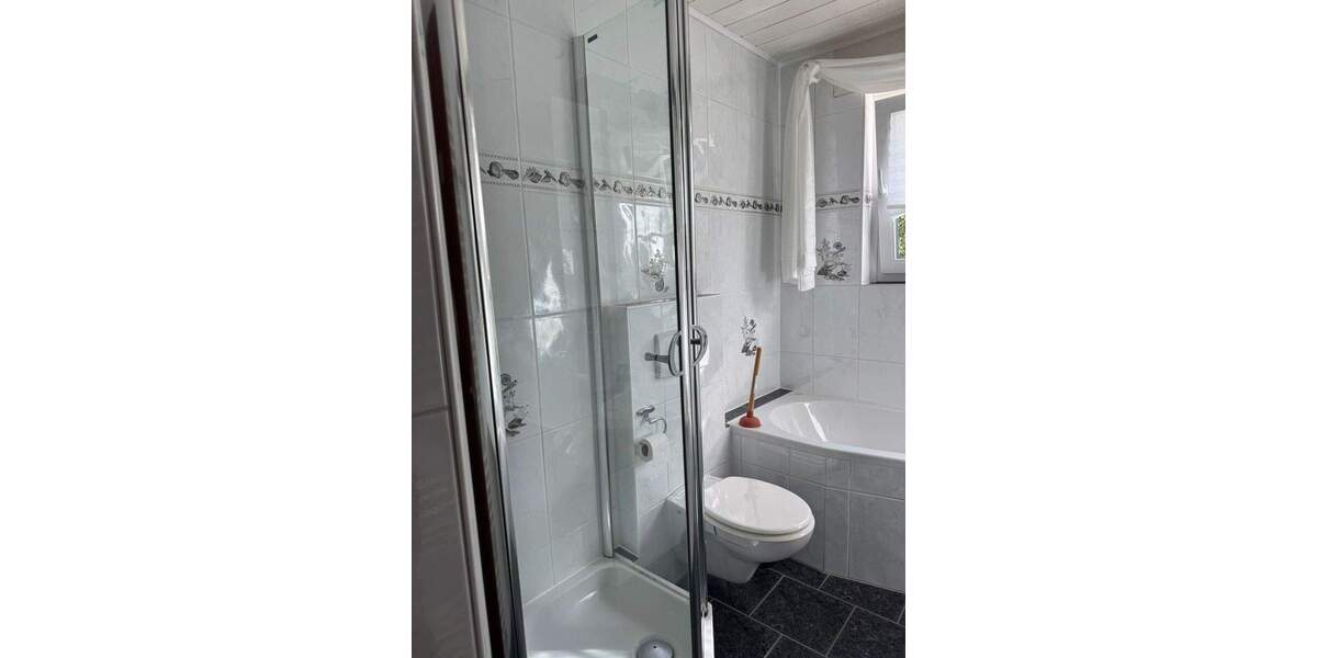 Etagenwohnung Kassel Oberzwehren - 2 Zimmer, 93 m&sup2;, 725&euro; | Angebot:25709148