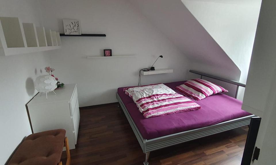 Dachgeschoßwohnung Kassel Fasanenhof - 4 Zimmer, 100 m&sup2;, 1.050&euro; | Angebot:25364393