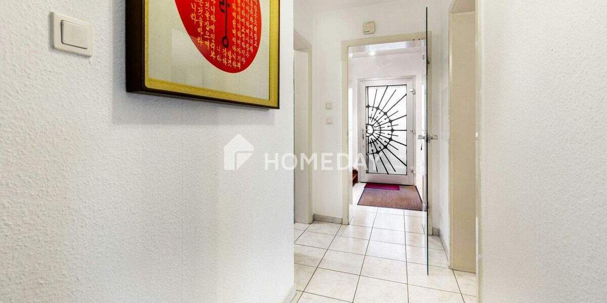 Einfamilienhaus mit zwei Wohnbereichen, großer Garage und BüroGewerbefläche 7 zimmer