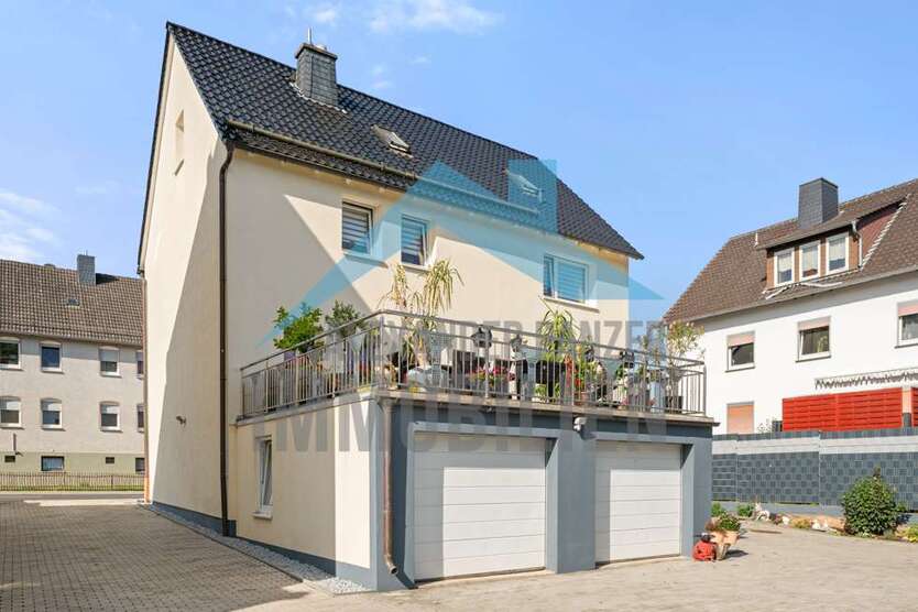 Haus zum Kaufen in Lohfelden 398.500 € 209.78 m²
