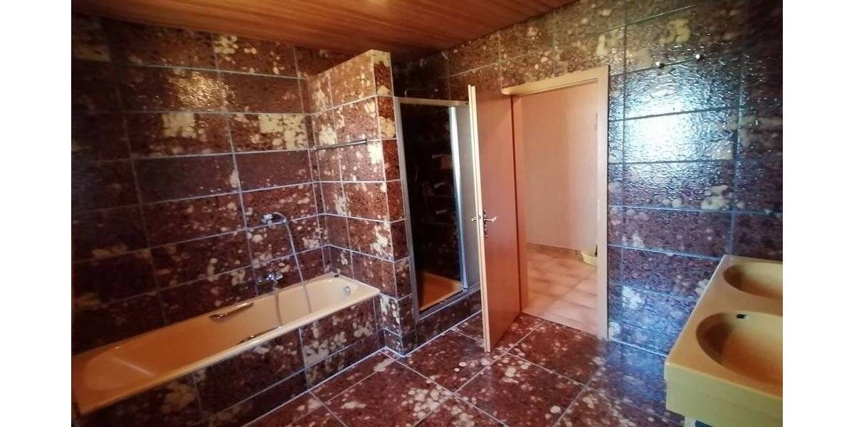 Einfamilienhaus Fritzlar / Cappel Cappel - 8 Zimmer, 267 m&sup2;, 275.000&euro; | Angebot:25741004