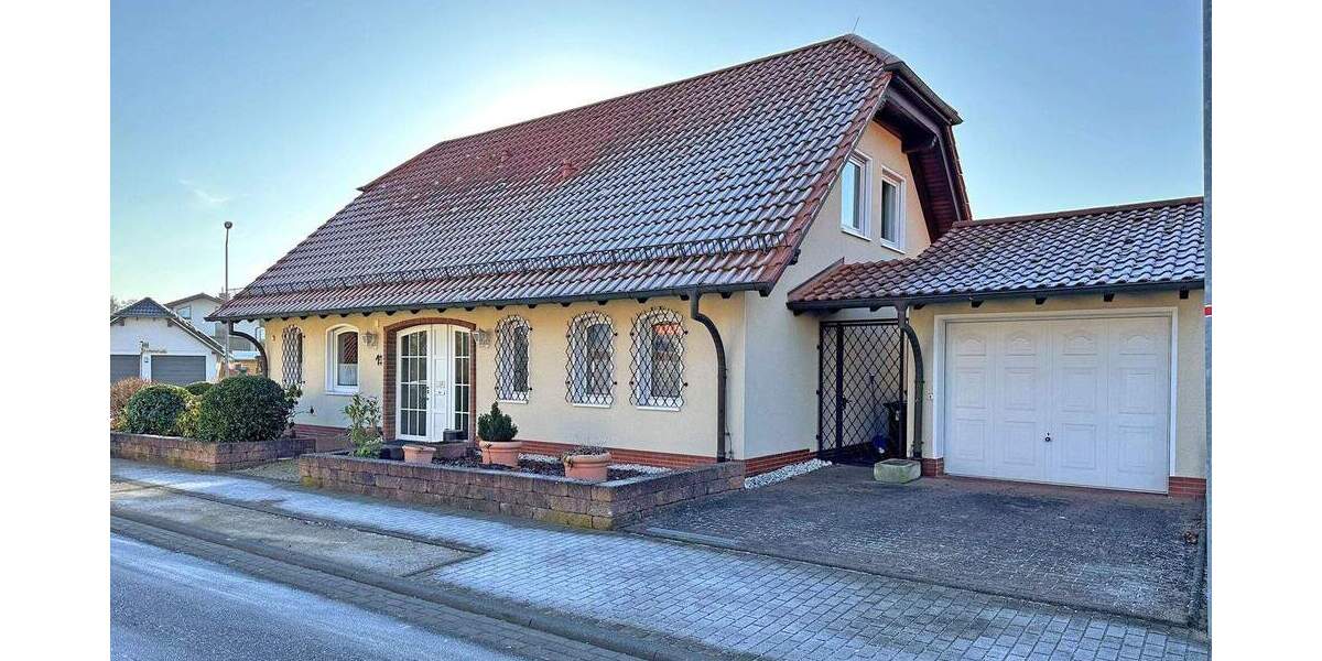 Einfamilienhaus Wolfhagen - 4 Zimmer, 150 m&sup2;, 1.100&euro; | Angebot:24789072