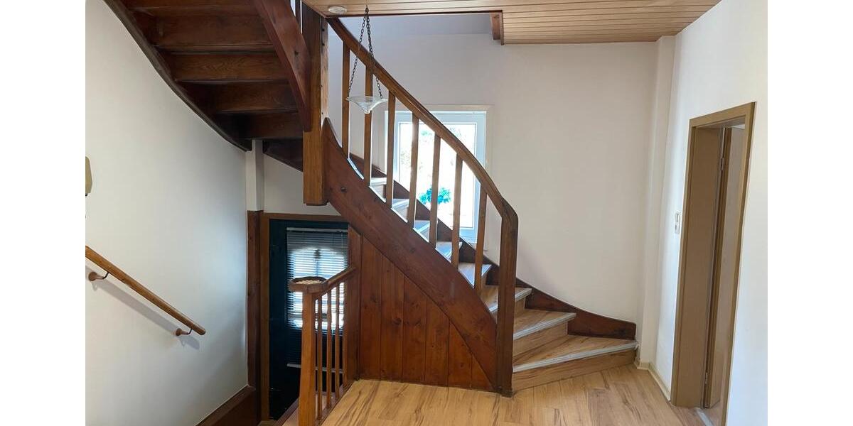 Einfamilienhaus Hofgeismar - 6 Zimmer, 240 m&sup2;, 1.500&euro; | Angebot:23330315